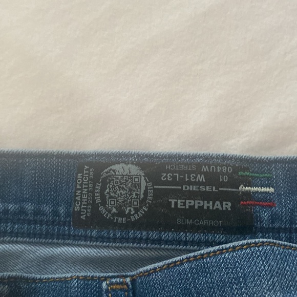 Diesel DNA distressed Tepphar Slim Carrot Jean - Picture 5 of 6